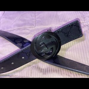 Men’s Gucci black belt